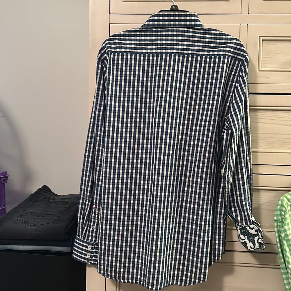 Robert Graham button down. XL. Excellent condition. - Picture 5 of 5